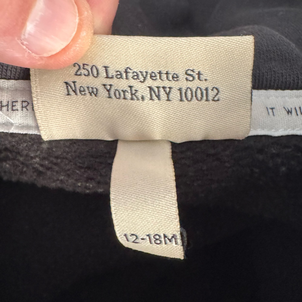 New York or Nowhere - Cozy Black Zip-Up Hoodie for Kids - Picture 7 of 8